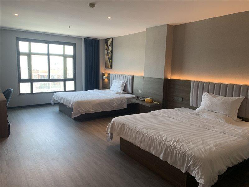 7 Days Inn Yangjiang Xinyue International Studio Exterior photo
