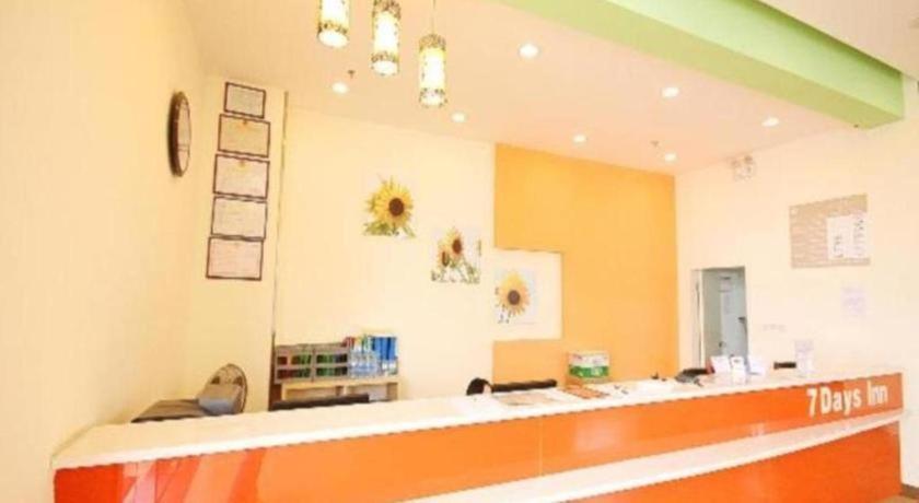 7 Days Inn Yangjiang Xinyue International Studio Exterior photo