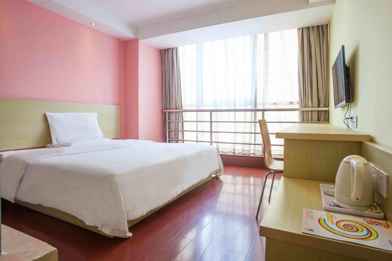 7 Days Inn Yangjiang Xinyue International Studio Room photo