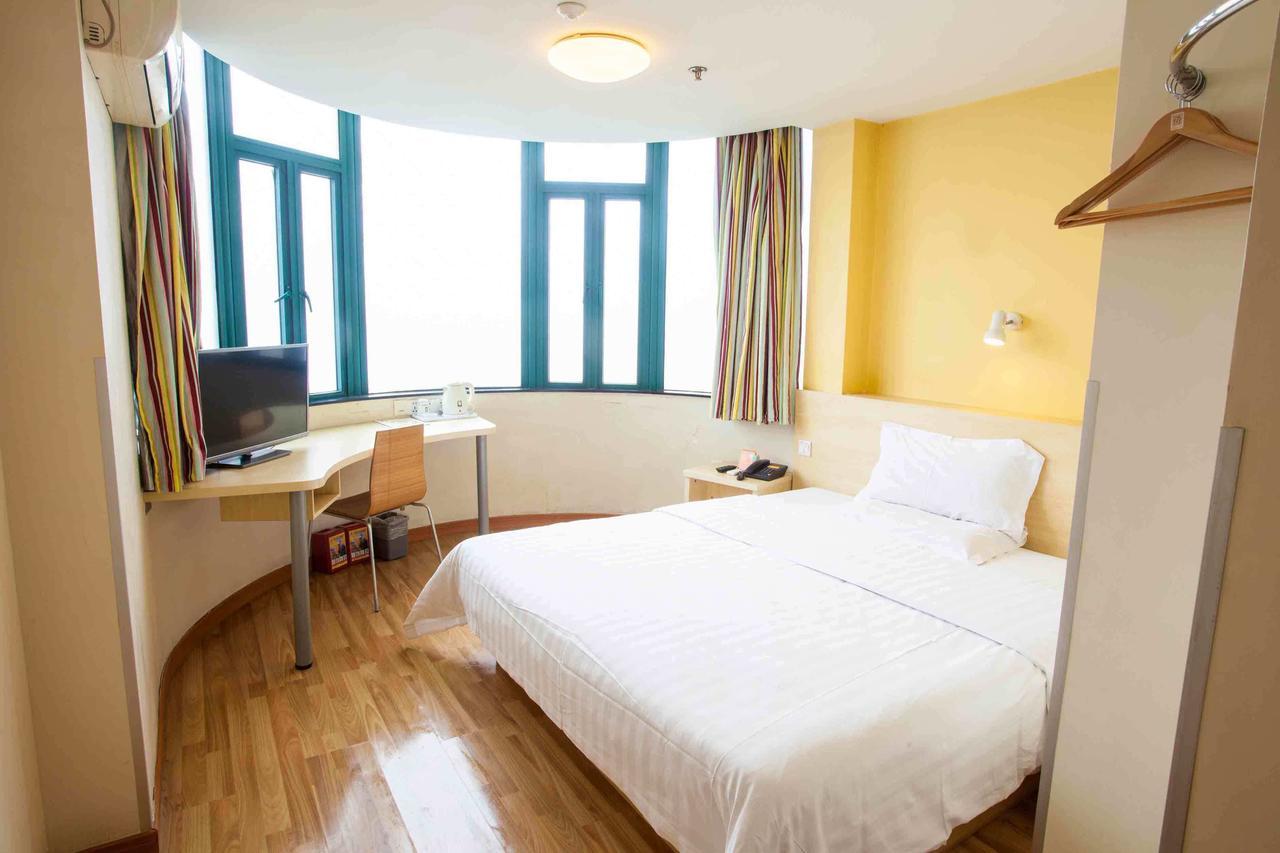 7 Days Inn Yangjiang Xinyue International Studio Room photo