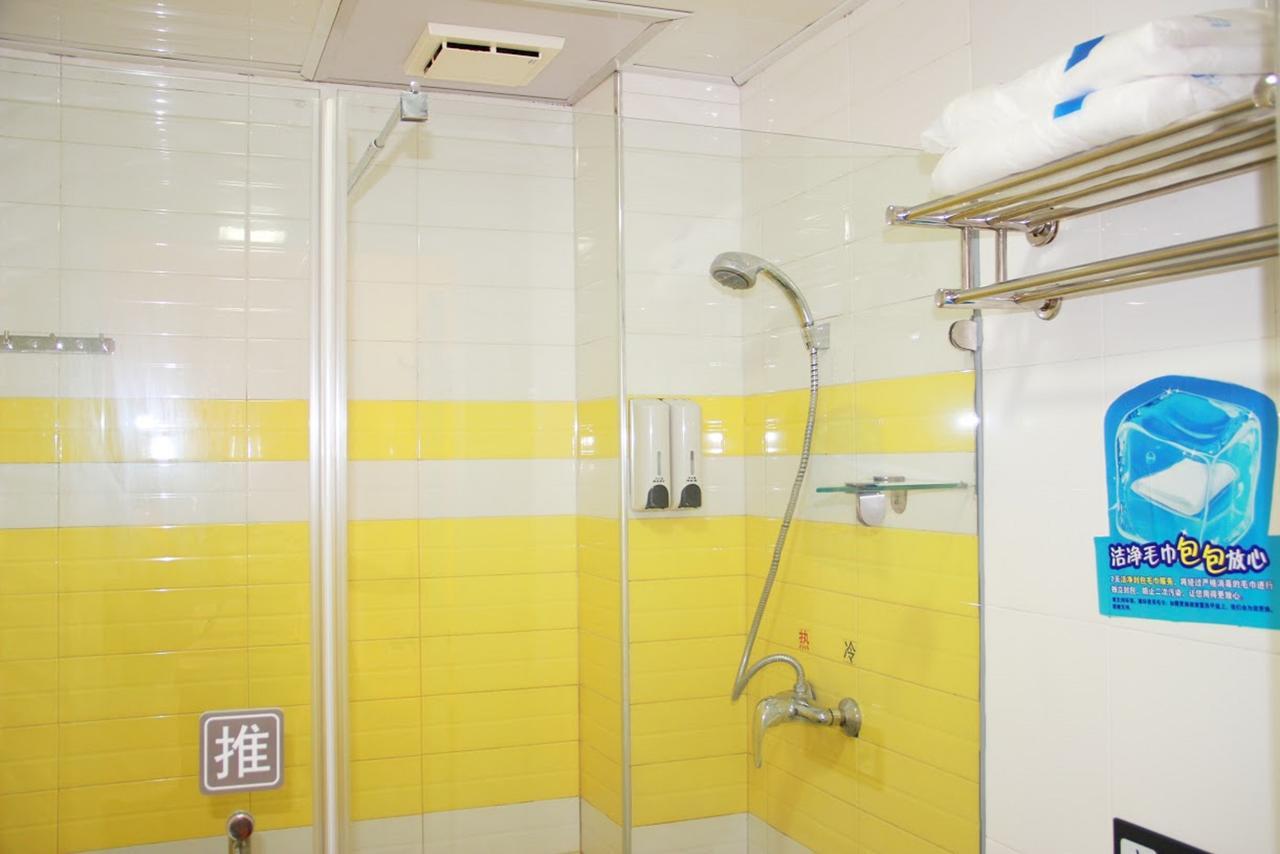 7 Days Inn Yangjiang Xinyue International Studio Exterior photo