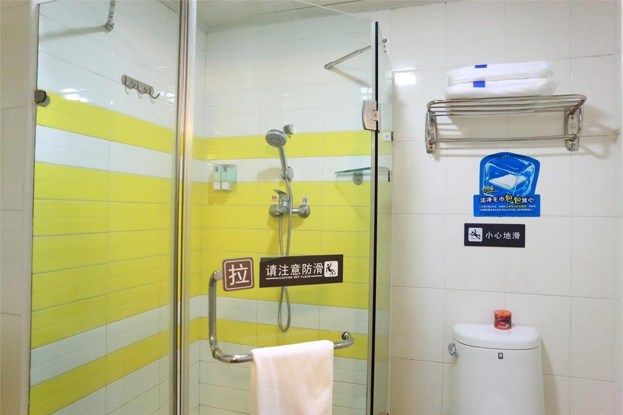 7 Days Inn Yangjiang Xinyue International Studio Exterior photo