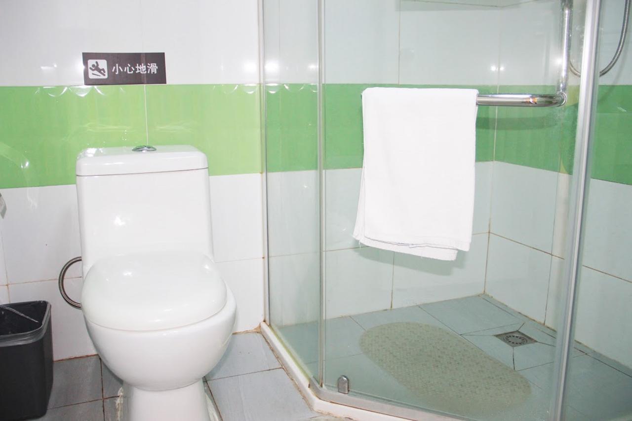 7 Days Inn Yangjiang Xinyue International Studio Exterior photo