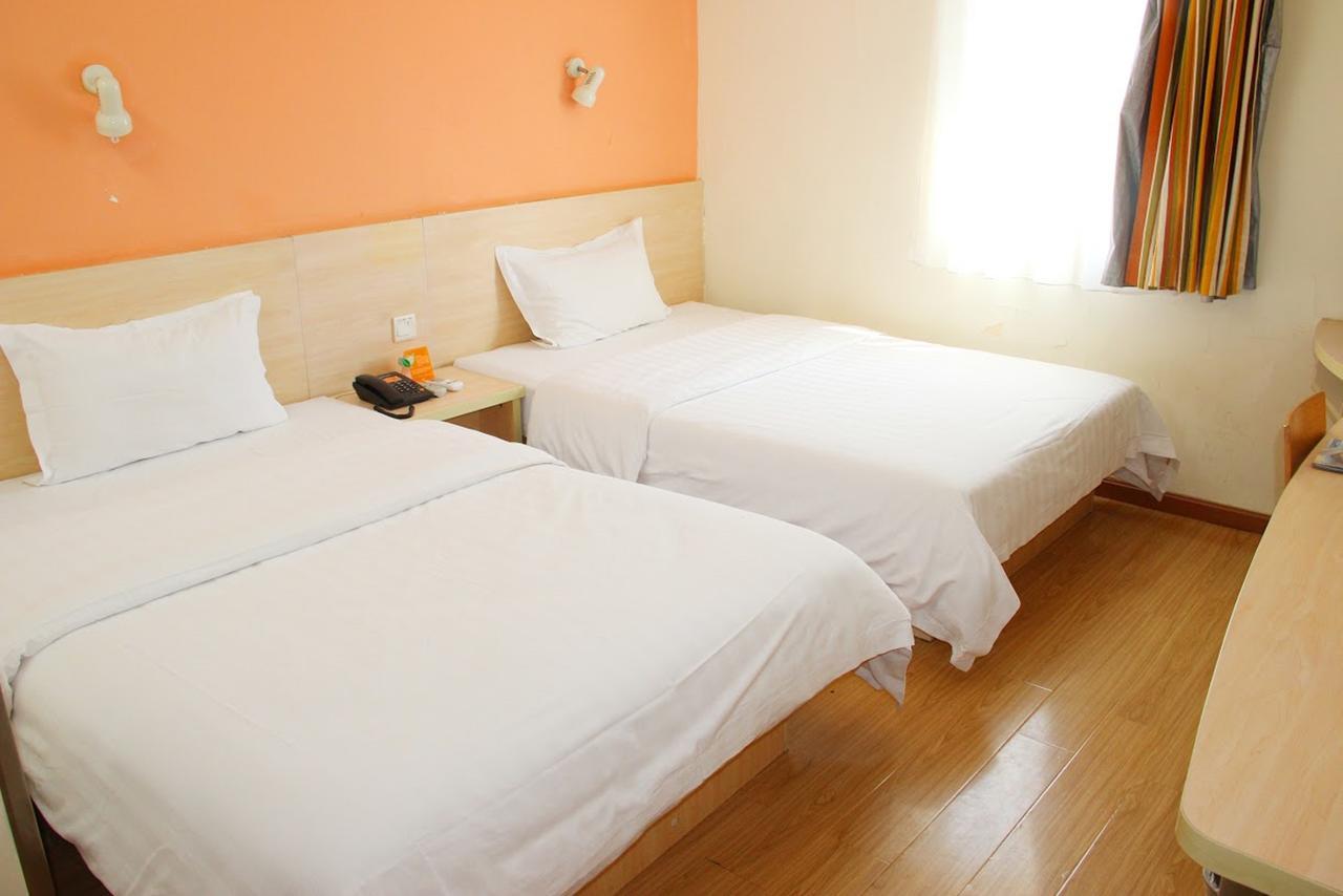 7 Days Inn Yangjiang Xinyue International Studio Exterior photo
