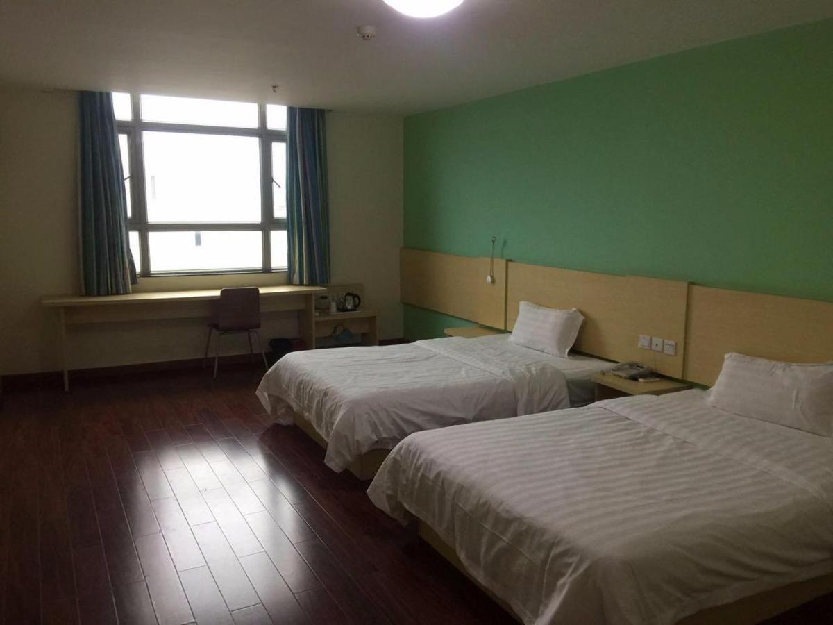 7 Days Inn Yangjiang Xinyue International Studio Exterior photo